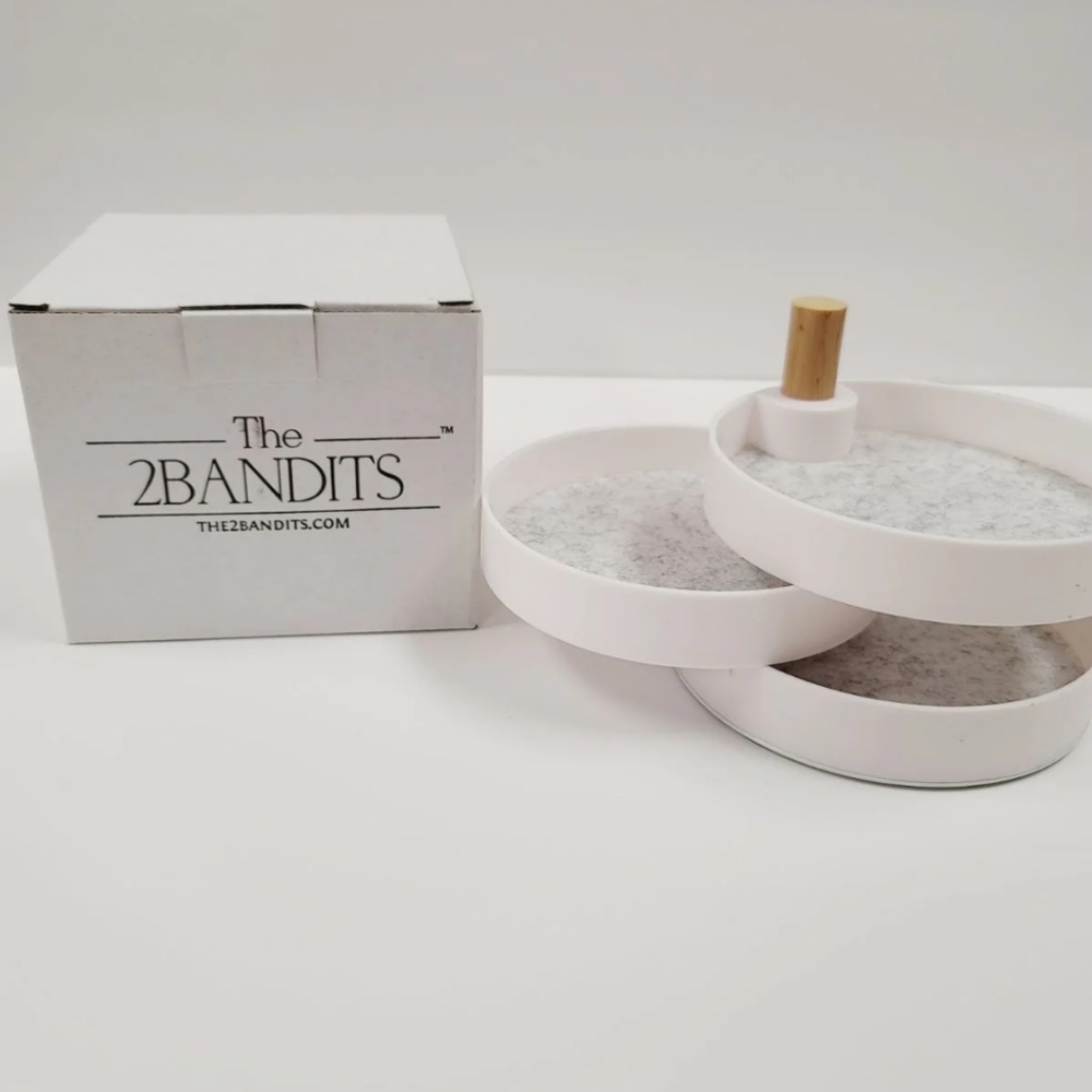 NIB✨2 Bandits 3 tiered Catchall Tray